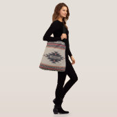 Native Tribal Woven Pattern in Browns, Black, Rust Crossbody Tas (Op model)