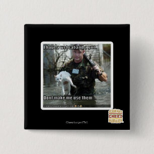 Natte kat en pistool vierkante button 5,1 cm