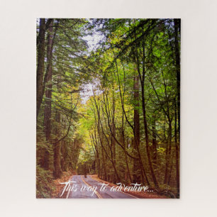 Natte weg door groene bomen in herfst Humboldt Legpuzzel