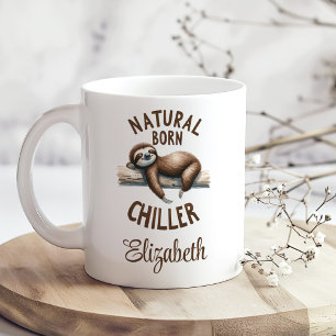 "Natural Born Chiller" Schattigee luiaard & script Koffiemok