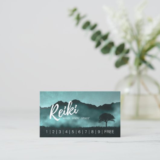 Natural Reiki Master Yoga instructeur Loyalty Punc (Staand voorkant)