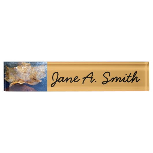 Natuur gele leder in de herfst, bevroren naambordje (Voorkant)