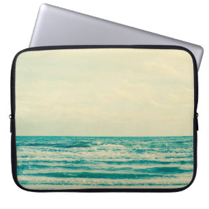 Natuurlijk tropisch zee en strand met windgolven i laptop sleeve