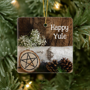 Natuurlijke Berkenboom Log en dennenappels Happy Y Keramisch Ornament