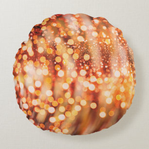 Natuurlijke bokeh- en felle gouden lichten rond kussen