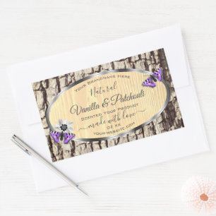 Natuurlijke boomschors met etiketten van houtkorre