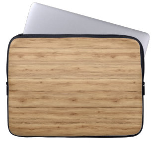 Natuurlijke eikenhouten planktextuur met warme tin laptop sleeve