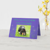 Naughty Basset Hound sur la carte de fête des mère (Fleur jaune)