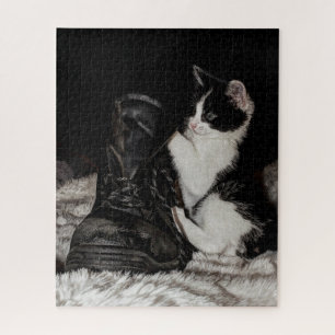 Naughty black and white cat legpuzzel