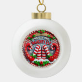 Naughty Elf Shenanigans" - Speelse Kerst Keramische Bal Ornament (Voorkant)