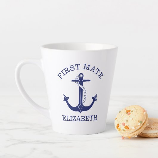 Nautical Navy Blue Anchor First Mate Naam toevoege Latte Mok (In situ)