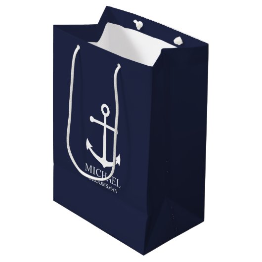 Nautical Navy Blue Anchor Personalized Groomsmen Medium Cadeauzakje (Voorkant Gekanteld)