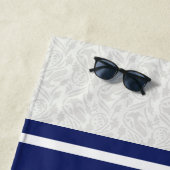 Nautical Shell op marineblauw  Strandlaken (In situ)