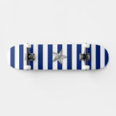 Nautical Silver Star op blauwe strepen Skateboard (Horizontaal)