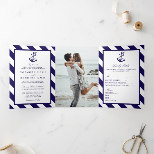 Nautical Stripes & Navy Blue Anker Wedding Suite Drieluik Uitnodiging (Binnen)