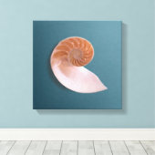 Nautilus Shell op Ocean Blue Canvas Afdruk (Insitu (Houten vloer))