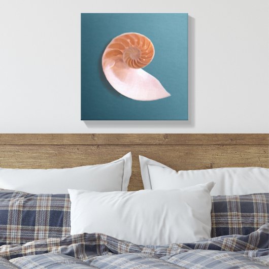 Nautilus Shell op Ocean Blue Canvas Afdruk (Insitu (Slaapkamer))