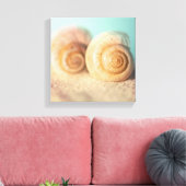 Nautilus Shells op strand Canvas Afdruk (Insitu (Woonkamer))