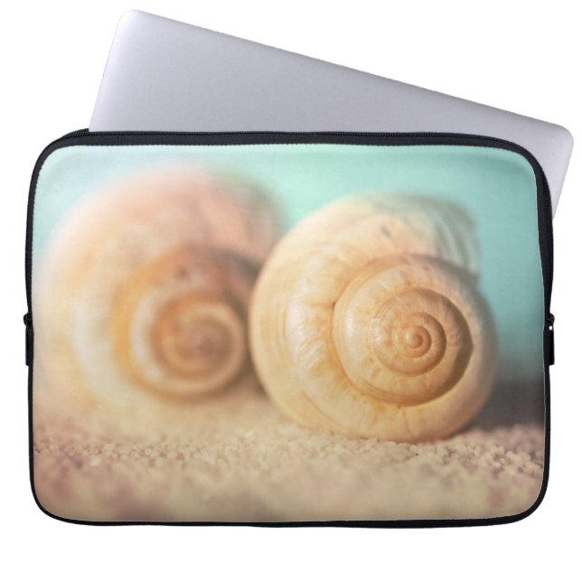 Nautilus Shells op strand Laptop Sleeve (Voorkant)