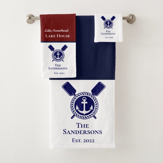 Nautique moderne Marine Bleu Monogram Lake House (En situation)