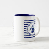 Nautisch embleem met zeilschip tweekleurige koffiemok (Voorkant rechts)