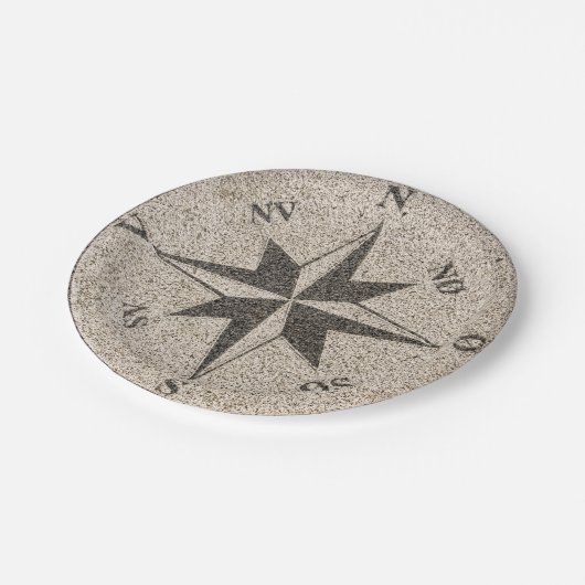 Nautisch kompas roos op grijs graniet papieren bordje (Gekanteld)