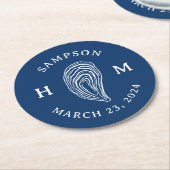 Nautische Oester Shell Monogram met Naam Datum Ronde Kartonnen Onderzetter (Gebogen)