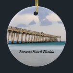 Navarre Beach Pêche Quai Circle Ornement<br><div class="desc">Un ornement circulaire aux couleurs violettes extraordinaires se reflétant dans le ciel après une pluie à Navarre Beach Fishing Pier en Floride, aux États-Unis, tandis que les couleurs émeraude de l'océan se reflètent dans l'eau. Cette jetée est la plus longue de l'état s'étendant sur 450 mètres. Vous recherchez plus d'impressions...</div>