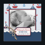 Navires nautiques Ahoy ! Faire-part de naissance S<br><div class="desc">Couleurs nautiques dans les voiliers rouges,  blancs et bleus classiques avec ancre et crabes et une nouvelle étiquette garçon 3D avec faire-part de naissance à ficelle.</div>