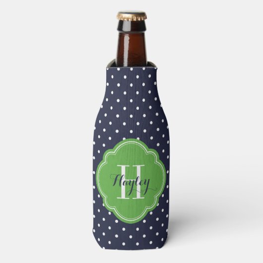 Navy Blauw en Groen Polka Dots Monogram Flesjeskoeler (Fles Voorkant)