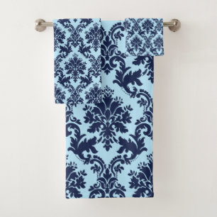 Navy blauw florale damast op lichtblauw bad handdoek