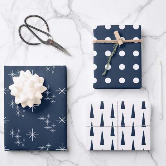Navy Blauw Kerstmis Sneeuwvlokken Evergreen Bomen Inpakpapier Vel (Voorkant)