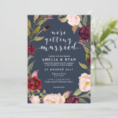 Navy Bloemen Bourgondië Leafy bruiloft uitnodiging (Staand voorkant)