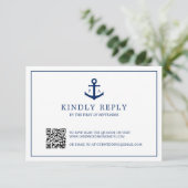 Navy Blue Anchor Monogram QR Code Nautical Wedding RSVP Kaartje (Staand voorkant)