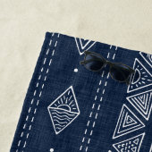 Navy Blue and White Modern Tribal Pattern Summer Strandlaken (In situ)