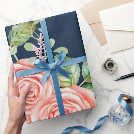 Navy Blue Blush Floral Cadeaupapier (Geschenken)