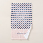 Navy Blue Blush Pink Chevron Nom de la Parties sci (Serviette à main)