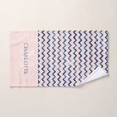 Navy Blue Blush Pink Chevron Nom de la Parties sci (Serviette à main)
