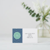 Navy Blue Chevron Pattern | Munt Green Monogram Visitekaartje (Staand voorkant)