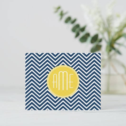 Navy Blue Chevrons met aangepast geel monogram Briefkaart (Staand voorkant)