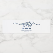 Navy Blue Congrats Modern Calligraphy Afstuderen Waterfles Etiket (Enkel label)
