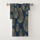 Navy Blue Damask & Gold Fern Leaf Pattern Bad Handdoek (Insitu)