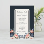 Navy Blue Dusty Roos Floral bruiloft uitnodiging (Staand voorkant)