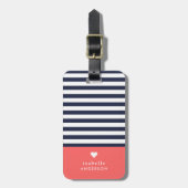 Navy Blue en Coral Chic Stripes Heart Monogram Bagagelabel (Voorkant verticaal)