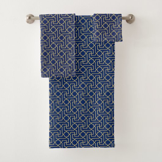 Navy Blue en Faux Gold Moroccan Mosaic Pattern Bad Handdoek (Insitu)