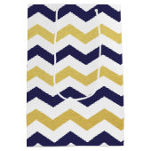 Navy Blue en Gold Chevron Pattern Gift Bag Medium Cadeauzakje (Achterkant)
