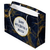Navy Blue en Gold Marble Modern Stylish Birthday Groot Cadeauzakje (Achterkant Gekanteld)