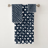 Navy Blue en White Cage Pattern Bad Handdoek (Insitu)