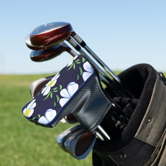 Navy Blue en White Floral Pattern Golfheadcover (Insitu)