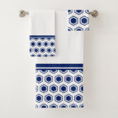 Navy Blue en White Hexagonal Pattern Bad Handdoek (Insitu)